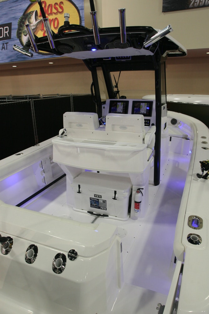 miami-boat-show-offshore-center-consoles55.jpg