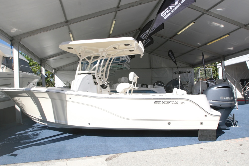 miami-boat-show-offshore-center-consoles63.jpg