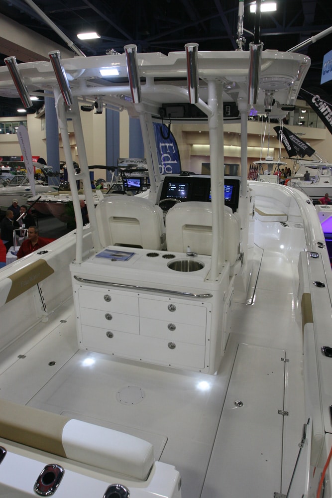 miami-boat-show-offshore-center-consoles68.jpg