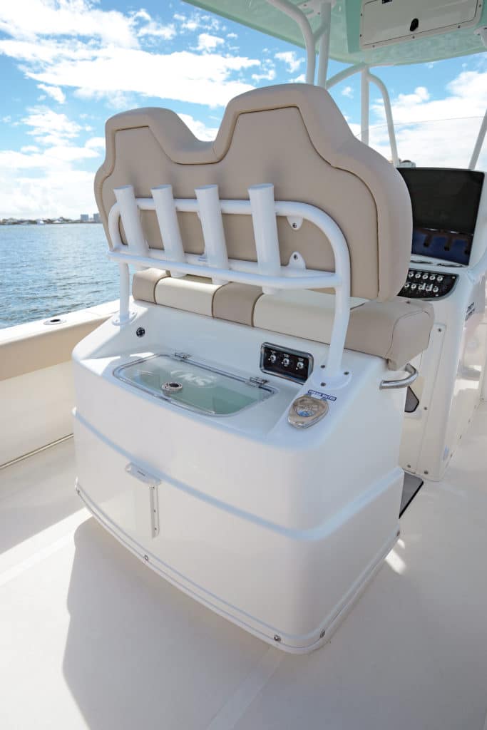 NauticStar 2602 helm