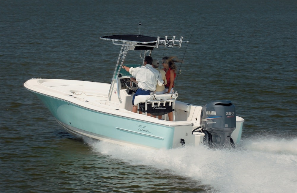 Pioneer 220 BaySport inshore center-console fishing boat