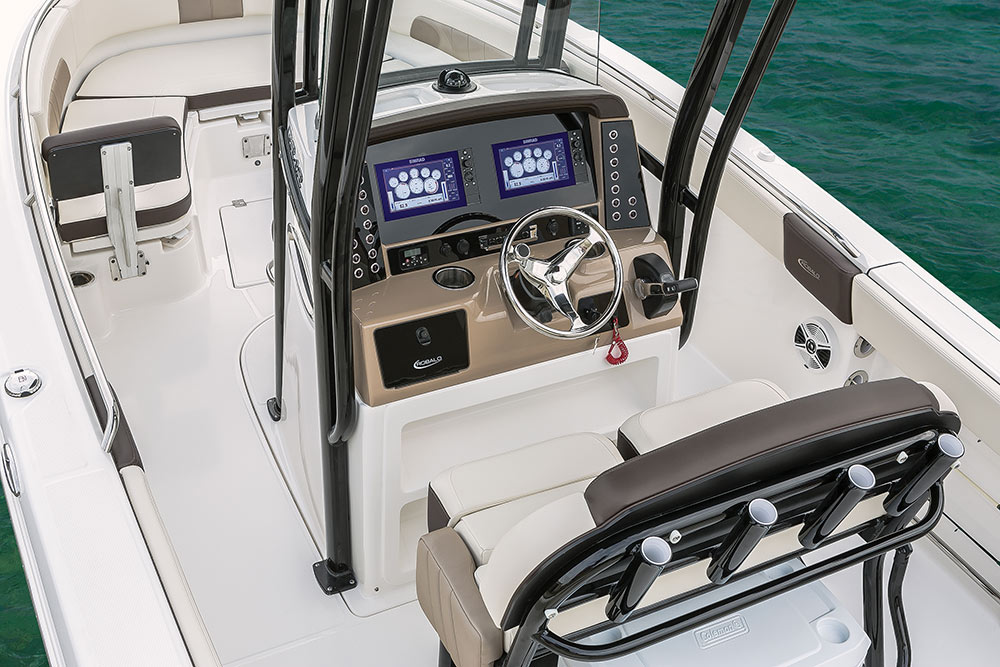 Robalo R242 Explorer Helm