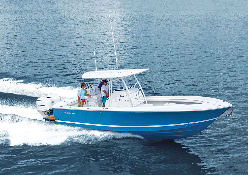 Regulator 28 running center-console sport fishing boat