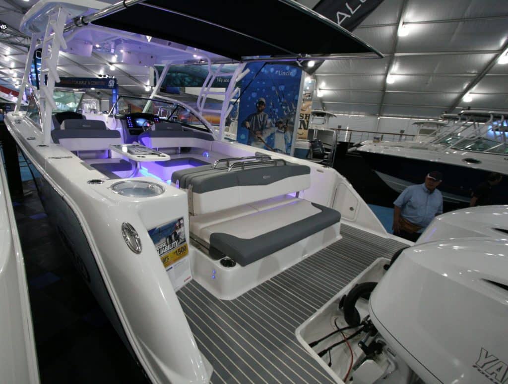 Robalo R317