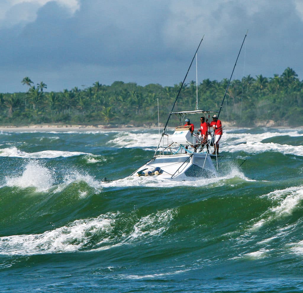 Extraordinary fishing photos - white knuckle ride