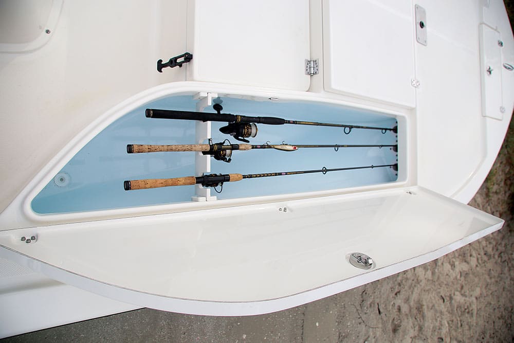 Sea Born FX-22 Bay popular center console fishing boat rod locker