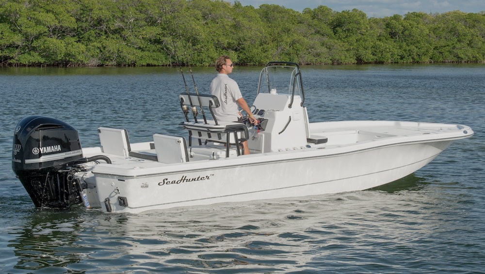 SeaHunter 24 Bay inshore center-console fishing boat
