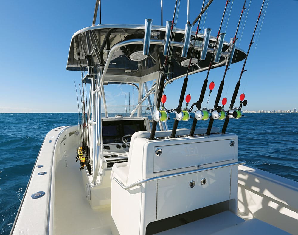 SeaVee Boats high-tech hardtop center console fishing boat