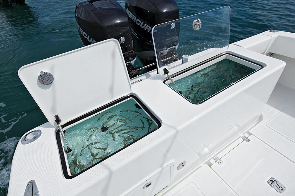 SeaVee 320Z center console fishing boat live bait wells