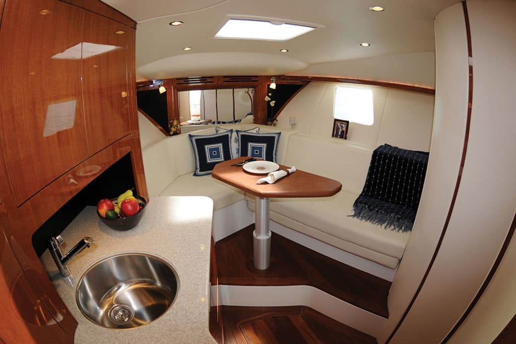 SeaVee 430 Express Cabin