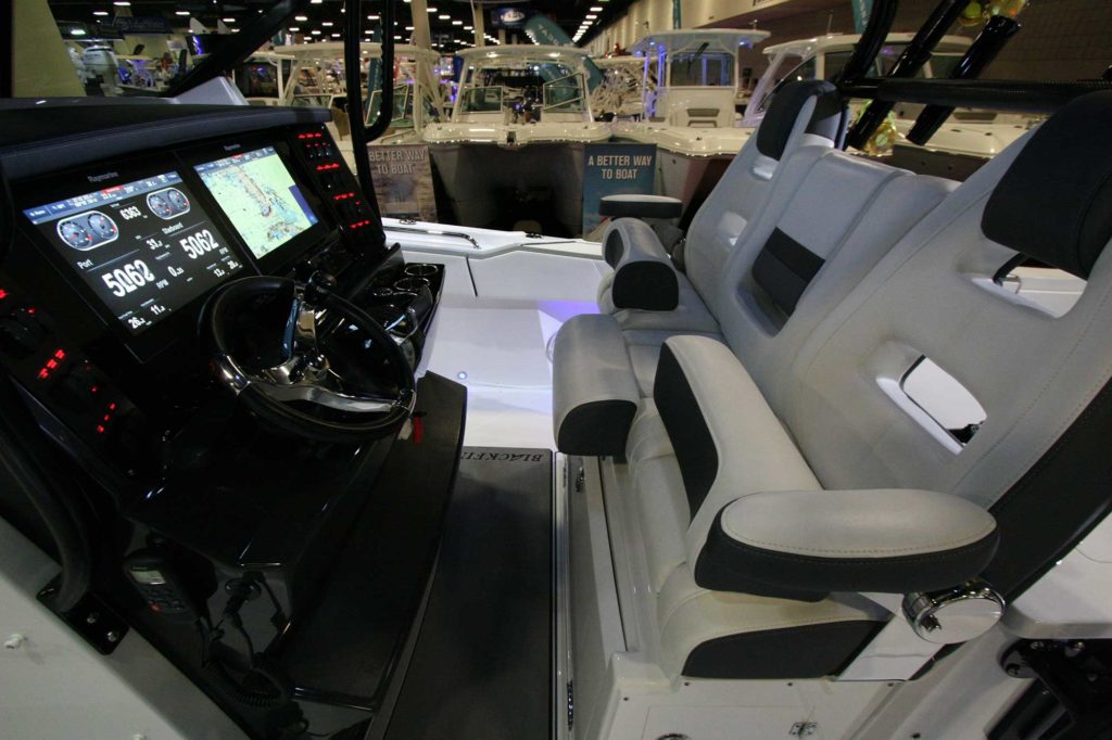 Blackfin 332 Center Console