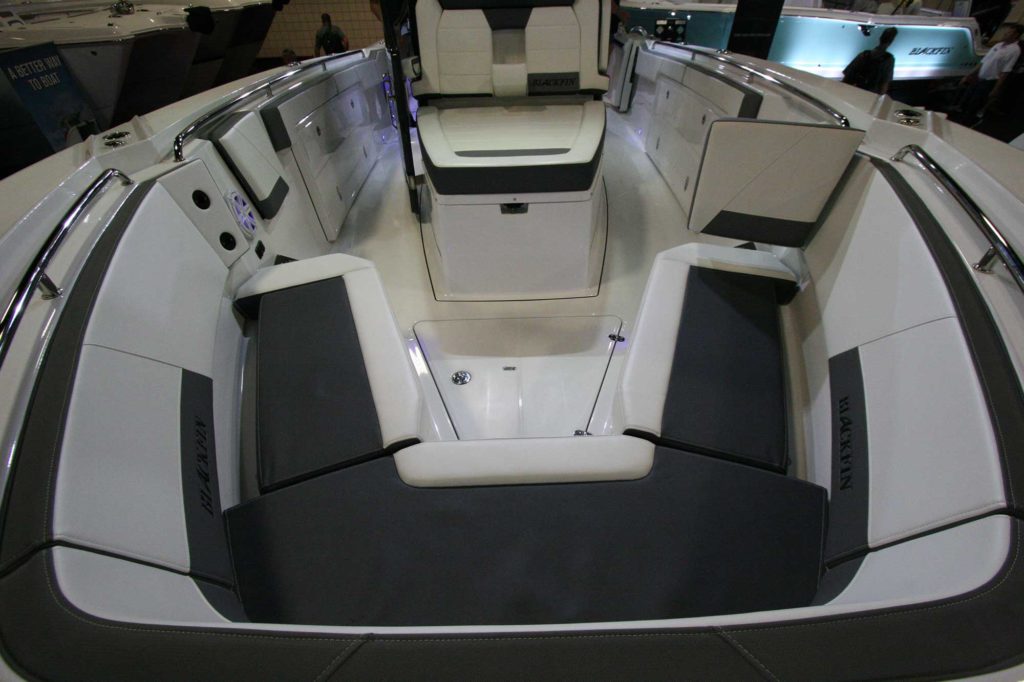 Blackfin 332 Center Console