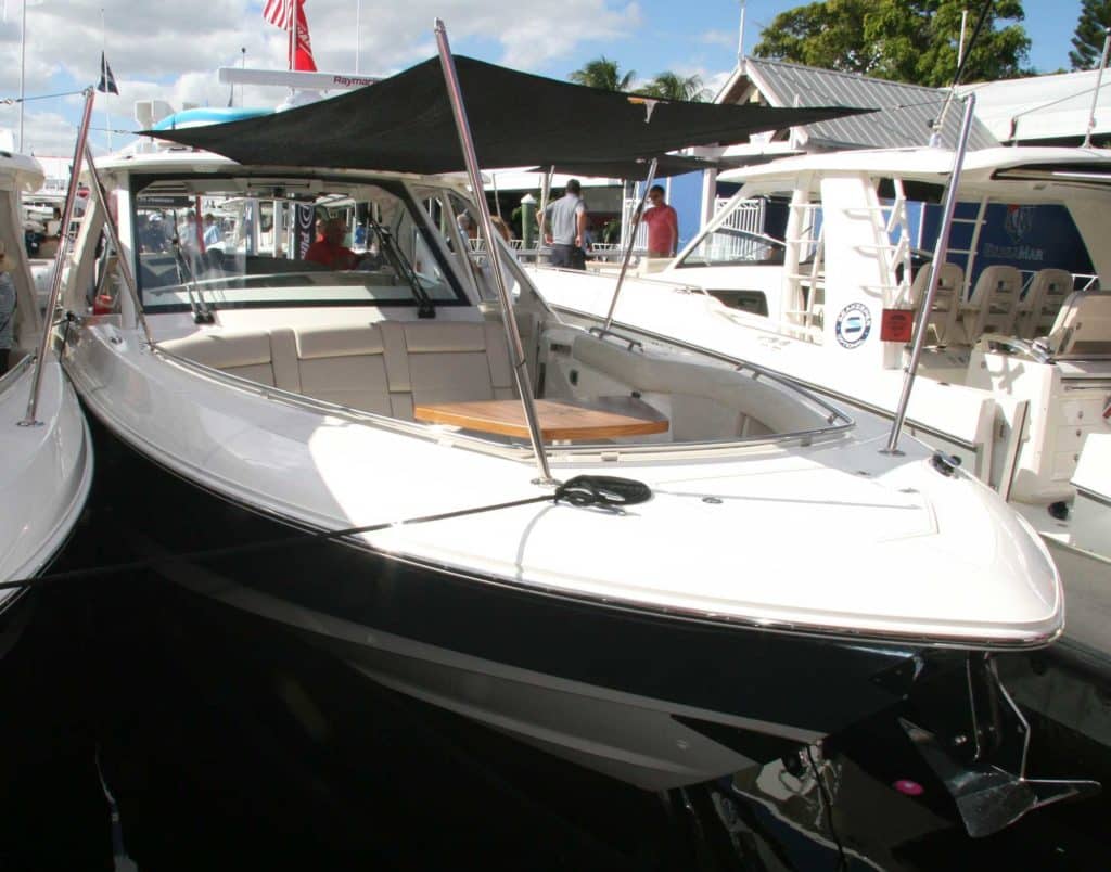 Boston Whaler 380 Realm (new)