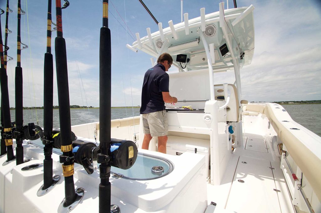 Sea Fox 328 Commander rigging station