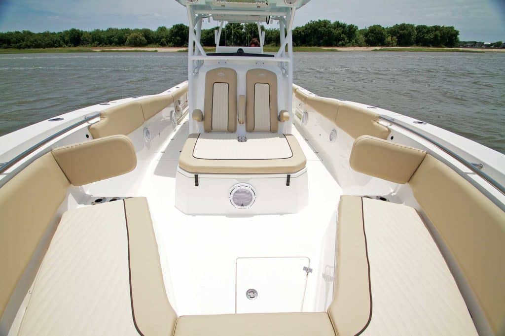 Sea Fox 328 Commander bow area