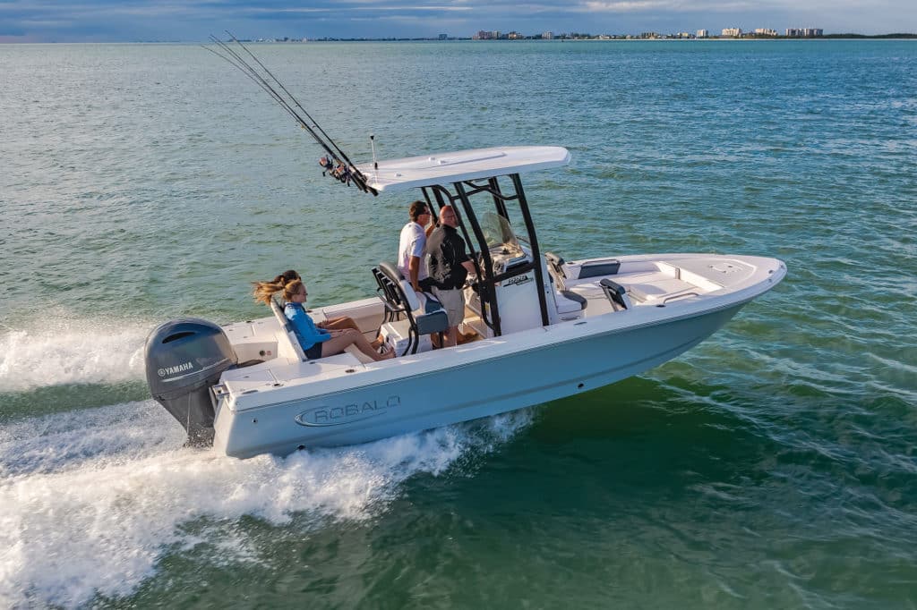 Robalo 226 Cayman running shot