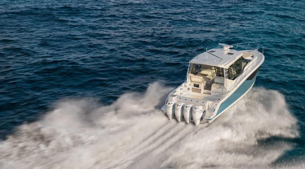 Boston Whaler 405 Conquest running shot