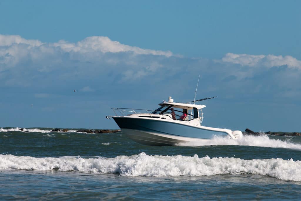 Boston Whaler 325 Conquest running shot