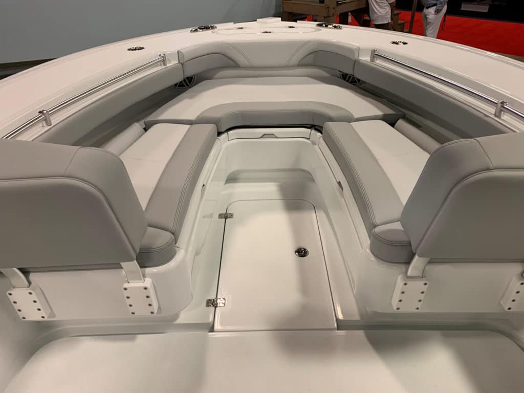 Yellowfin 26 Hybrid bow seating