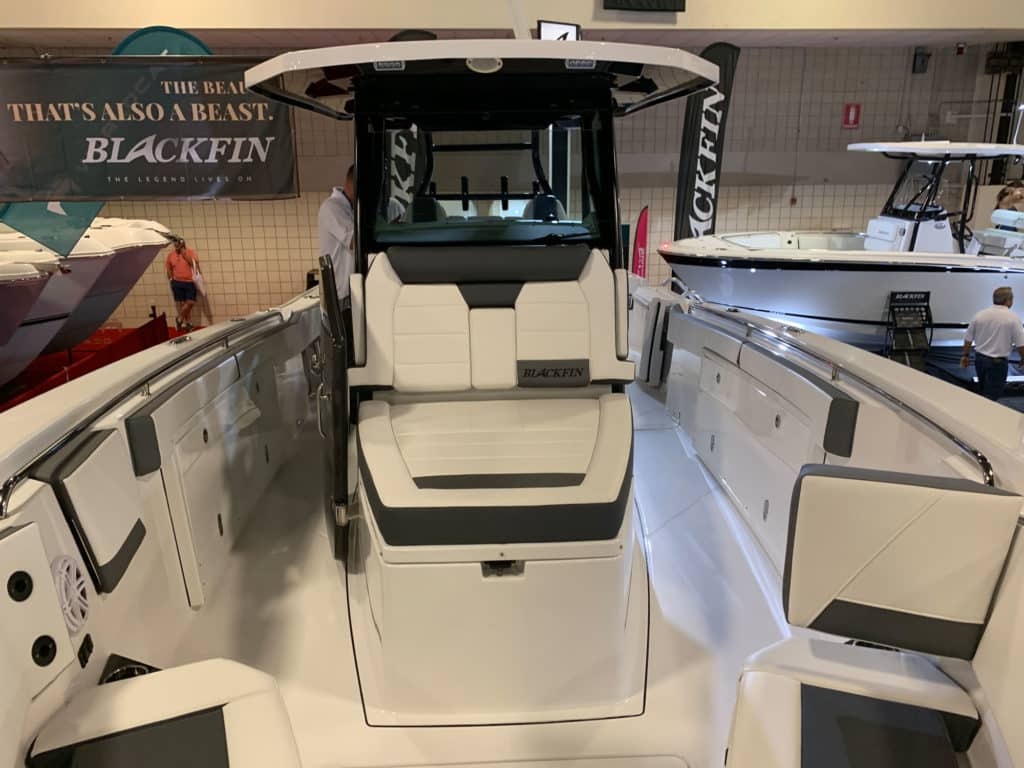 Blackfin 332CC forward seating