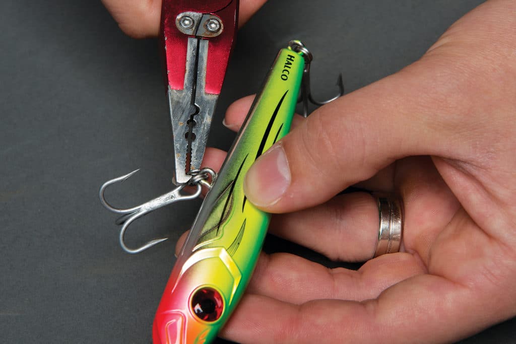 Switching out split rings Halco Lure fishing tackle