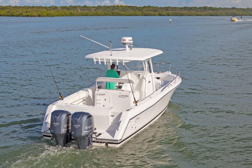 Stamas 326 Tarpon wide outboard powered fishing boat