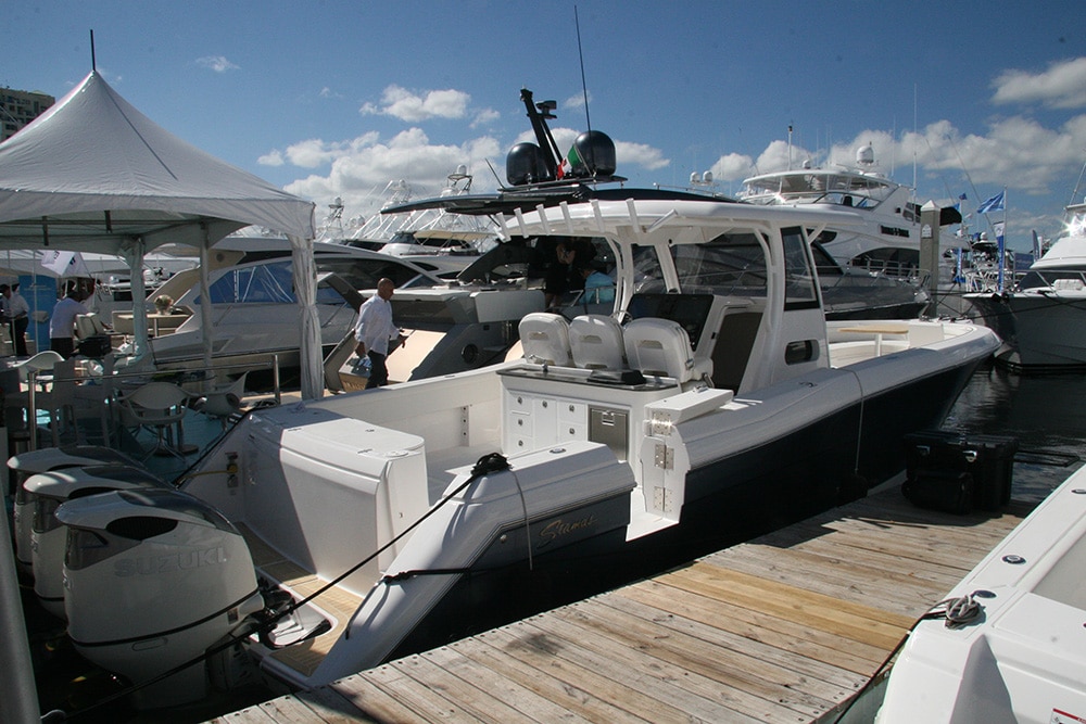 Stamas 392 Tarpon popular center console saltwater fishing boats