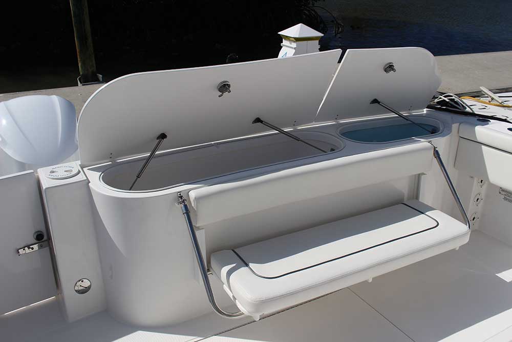 Stamas 392 Tarpon seating center-console offshore saltwater fishing boat