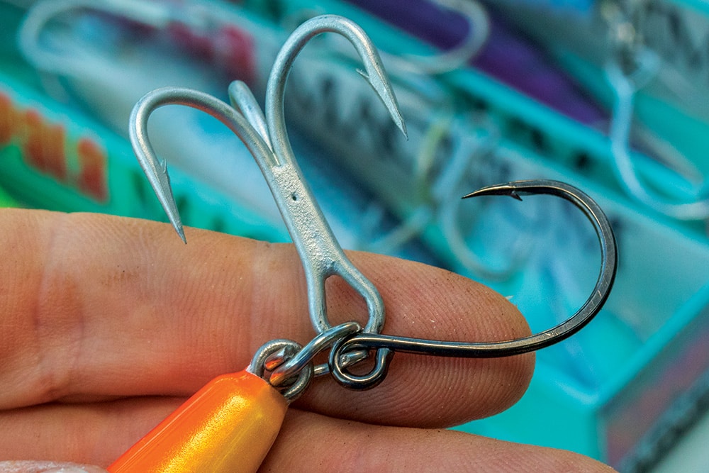 treble hooks versus single hook on saltwater fishing lure