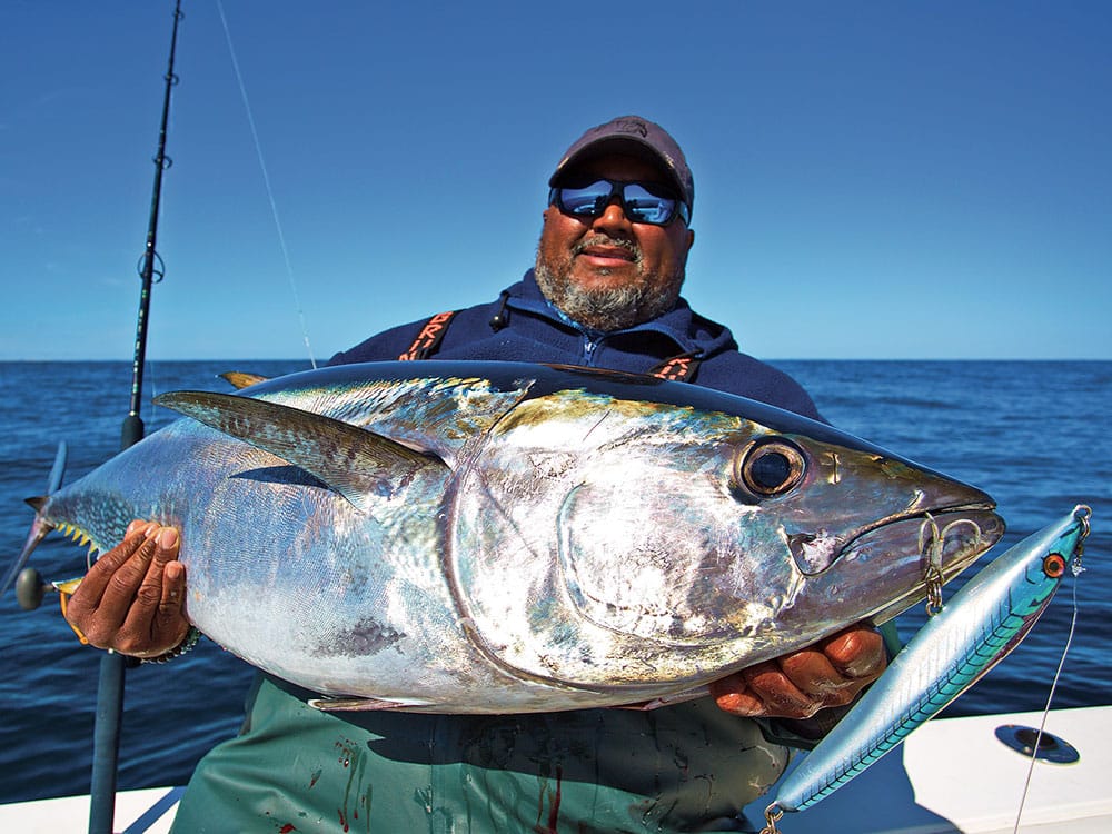 tuna fishing with stickbait