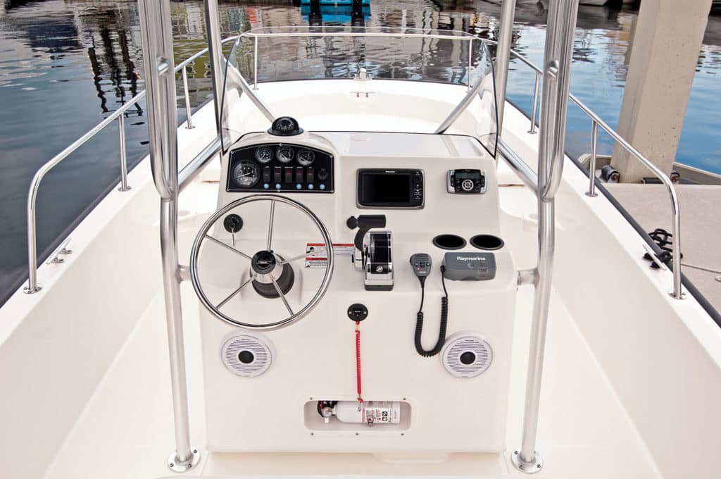 Boston Whaler 210 Montauk Helm