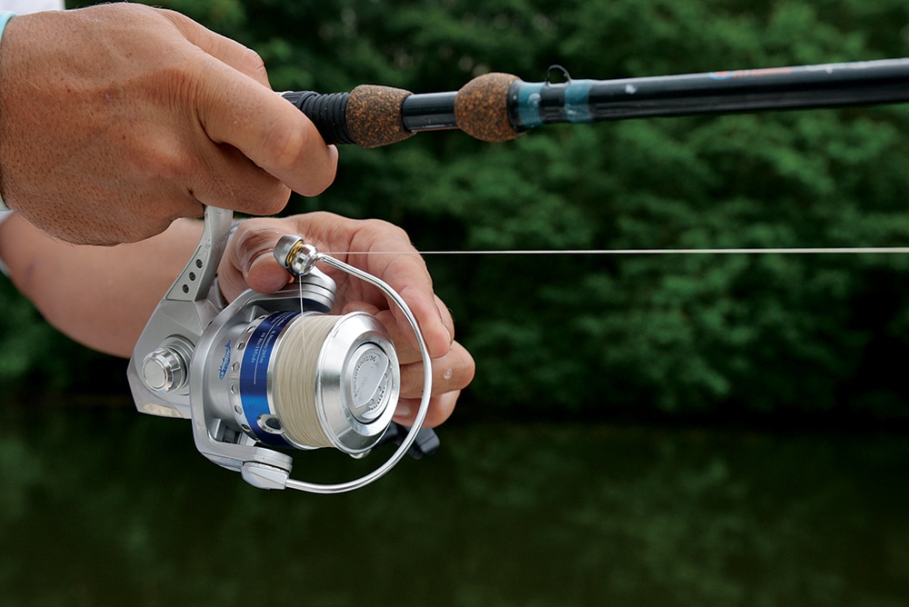 Avoid wind knots in line on a spinning fishing reel