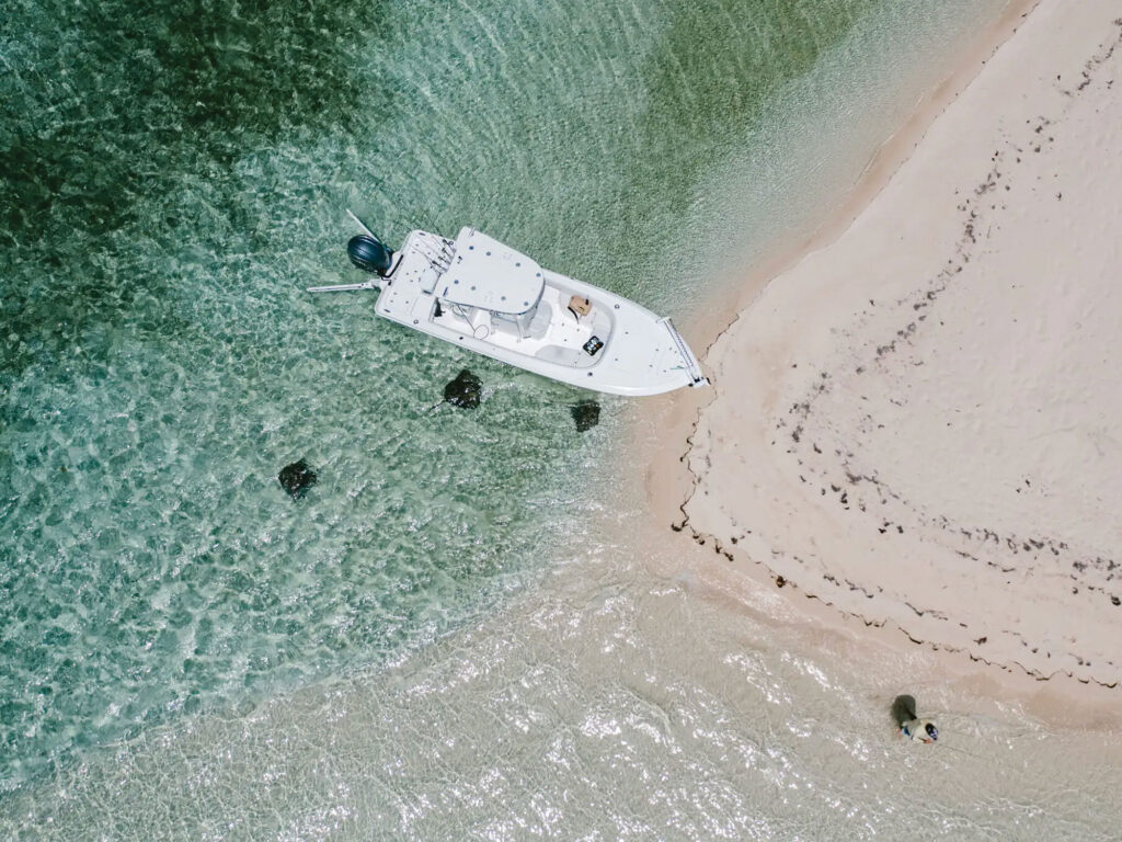 Contender 26Bay on the beach
