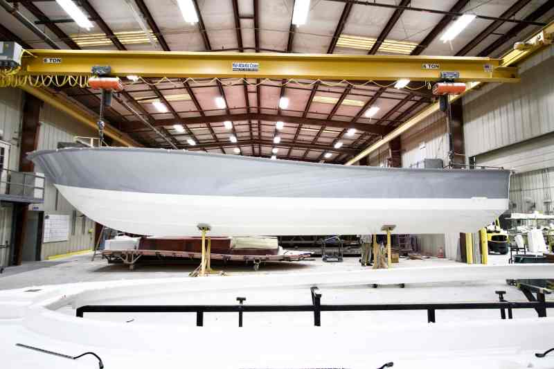 Regulator boat in profile