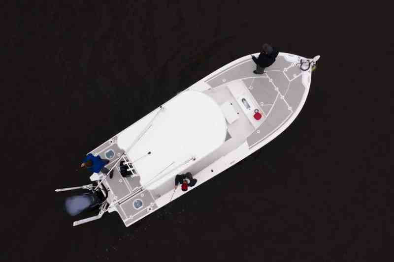 Overhead of the Parker 26 SH