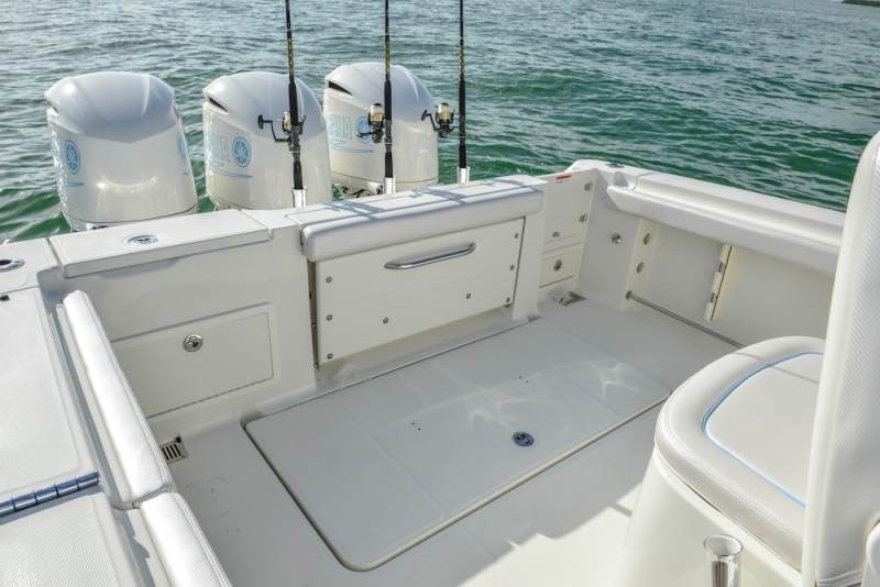 Hydra-Sports 3400 CC sport fishing boat