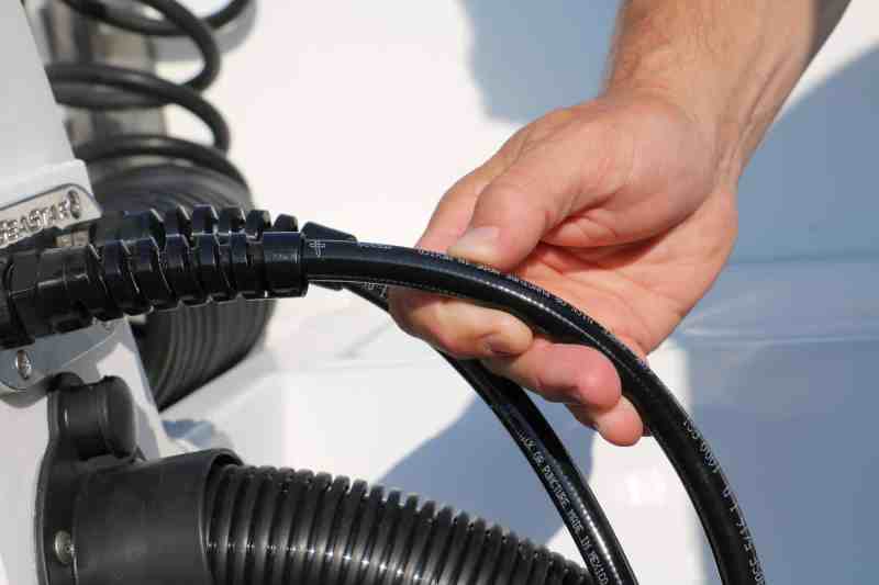 Inspecting hydraulic lines