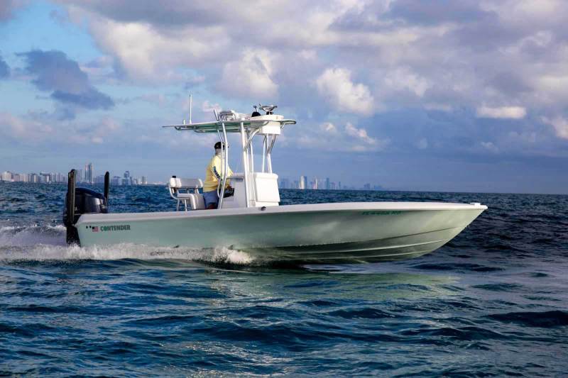 Contender 25 Bay running in Miami