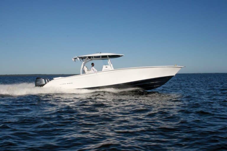 Cape Horn 36XS running offshore for fishing