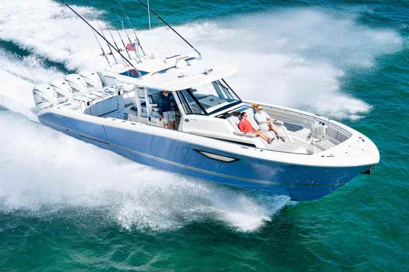 Pursuit S 428 running to the fishing grounds