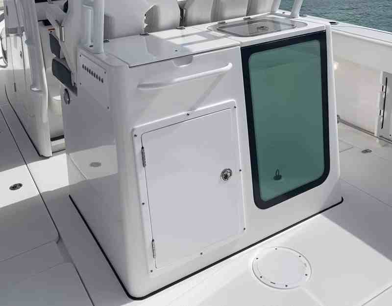 EdgeWater 340 CC livewell
