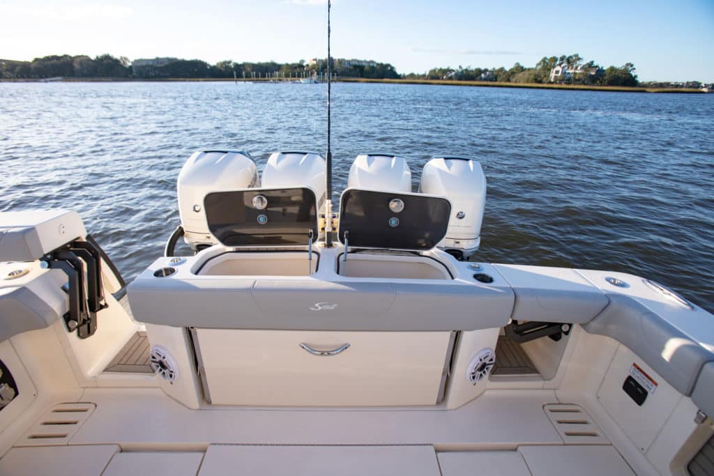 Scout 425 LXF transom livewells