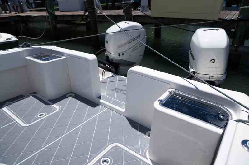 Insetta 35 IFC cockpit