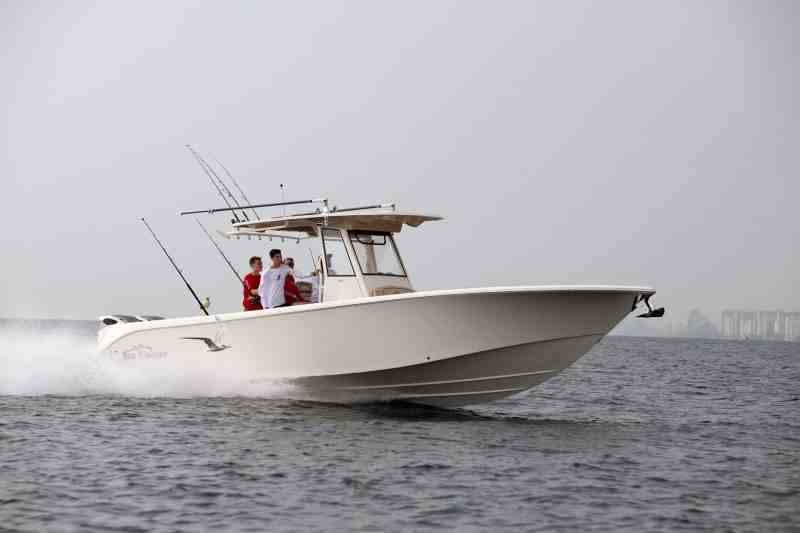 Sea Chaser 35 HFC Bluewater running nearshore