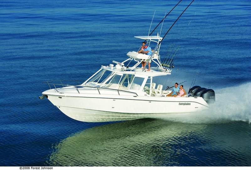 Everglades 350 LX fishing boat with second station running