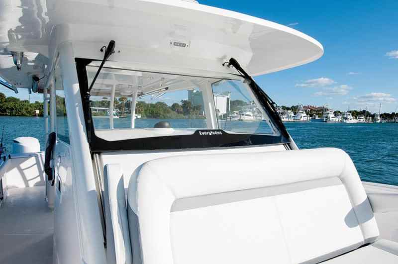 Everglades 435CC center-console saltwater fishing boat windshield