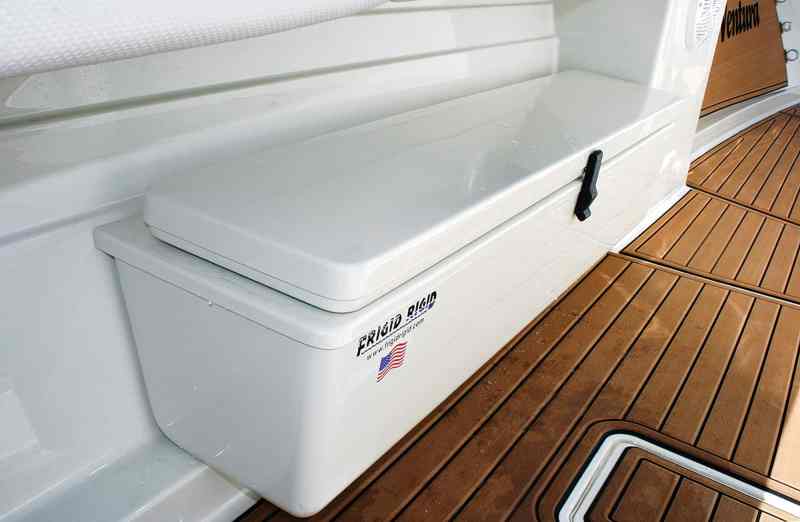 HydraSports Custom 5300 Sueños center console sportfishing boat coolers