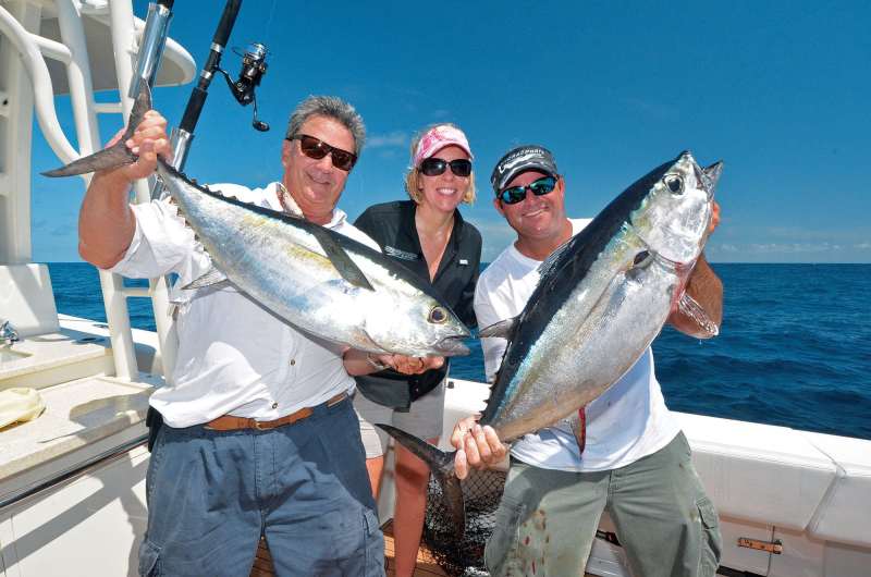 HydraSports Custom 5300 Sueños center console sportfishing boat tuna fishing