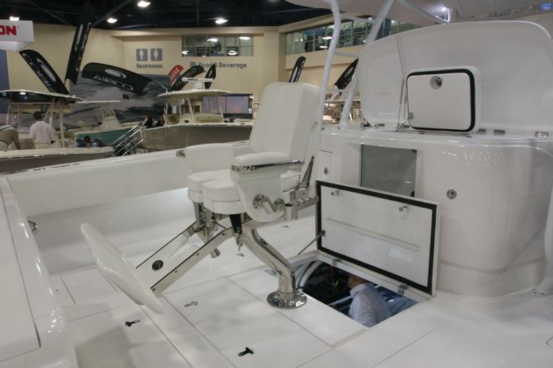 miami-boat-show-offshore-center-consoles04.jpg