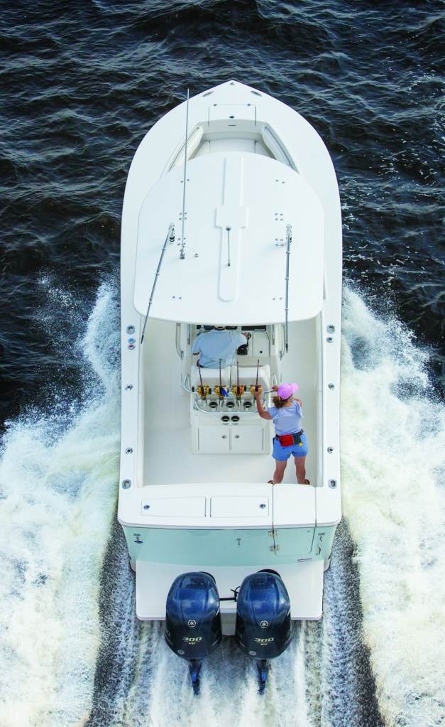 Regulator 28 saltwater fishing boat